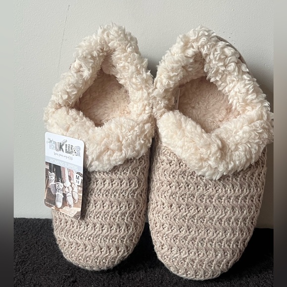 Muk Luks Womens Slippers - Size M 7-8 - Picture 1 of 8